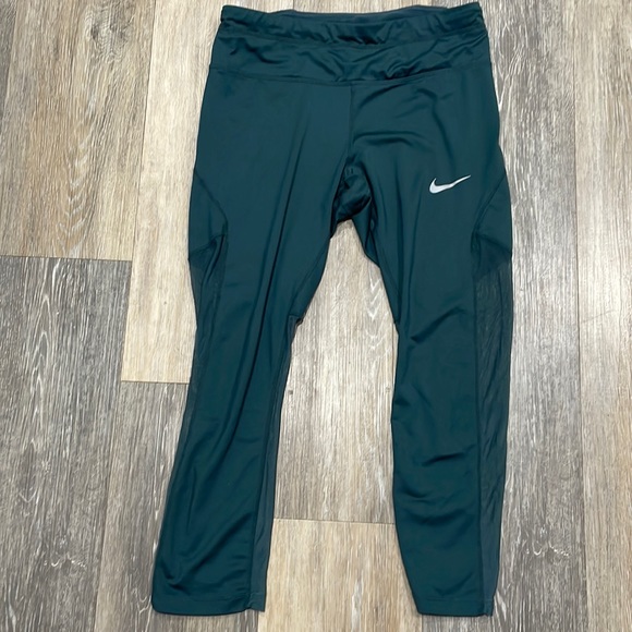 Nike Pants - Nike workout capri pant